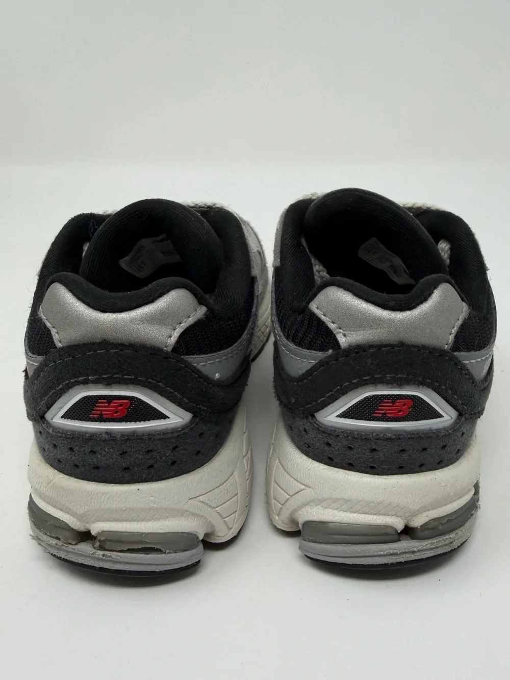 New Balance 2002r Kids' Gray Athletic Sneakers Sz.11